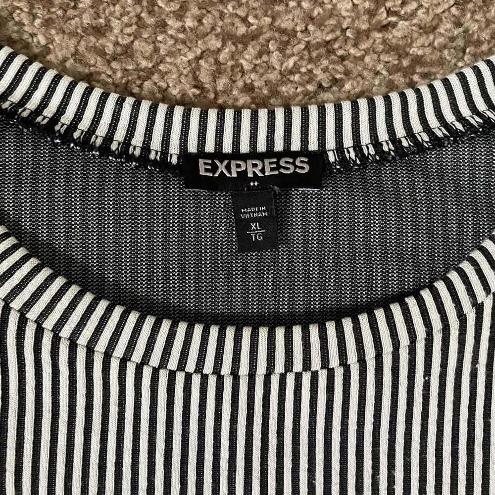 Express tie-waist blouse - Picture 2 of 7